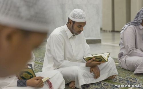 تخصيص 130 معلماً ومعلمة للقرآن الكريم داخل المسجد الحرام