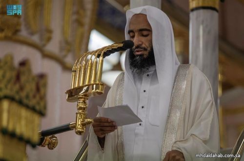 خطيب المسجد النبوي يدعو في خطبة الجمعة المسلمين بتقوى الله عز وجل سرا وجهداً