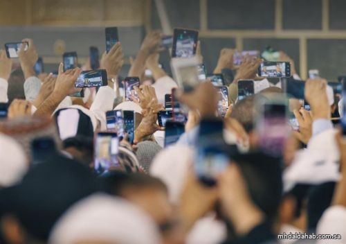 "الحج والعمرة" لزوار الحرمين: تحلوا بآداب التصوير وحفظ حقوق الآخرين