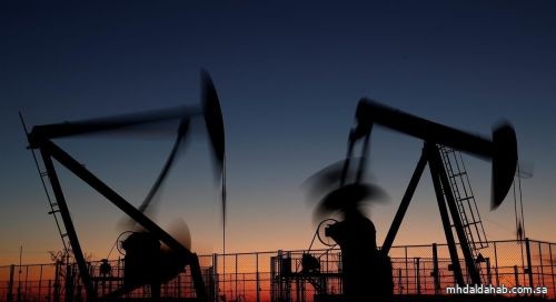 النفط يسجل أكبر مكسب يومي له منذ عام ويقفز أكثر من 6%