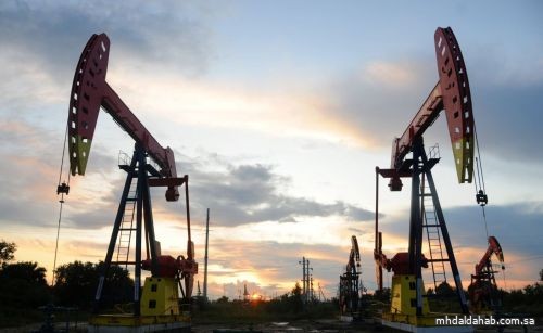 النفط يرتفع مدعوما بتراجع مخزونات الخام والوقود الأمريكية
