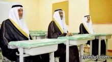 مغردون يتناقلون صورة خالد الفيصل على مقاعد الدراسة .. بعد تعيينه وزيراً للتربية