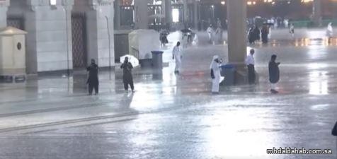 هطول أمطار على المسجد النبوي بالمدينة المنورة