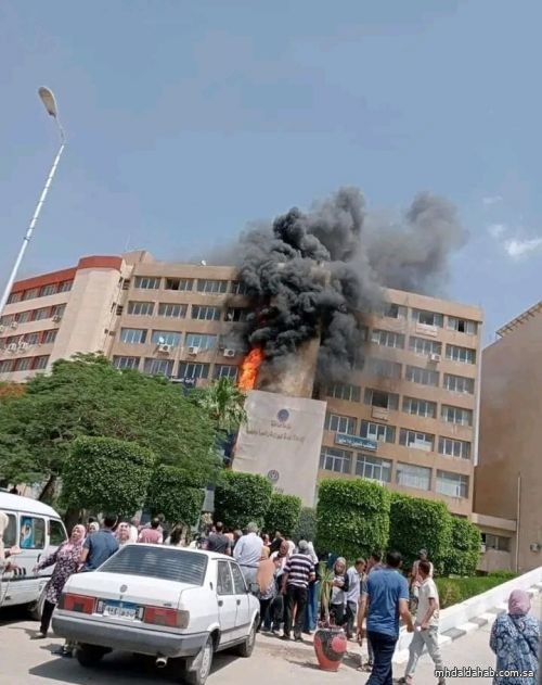 إصابة 23 شخصا إثر حريق بمبنى حكومي في القاهرة