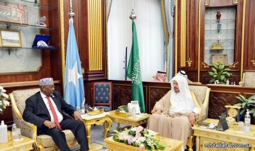 رئيس مجلس الشورى يعقد جلسة مباحثات رسمية مع رئيس مجلس الشعب الصومالي
