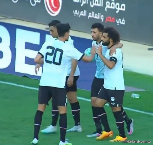 مصر تقلب الطاولة على غينيا بثنائية وتبلغ نهائيات كأس الأمم الأفريقية 2023