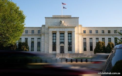 «الفيدرالي الأميركي» يبقي أسعار الفائدة دون تغيير لأول مرة منذ 15 شهراً