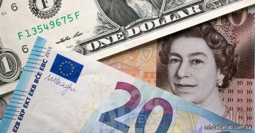 الإسترليني ينخفض مقابل الدولار ويرتفع مقابل اليورو