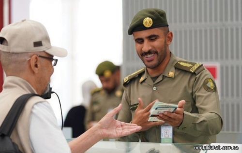 جوازات مطار المؤسس تواصل إنهاء إجراءات مغادرة ضيوف الرحمن