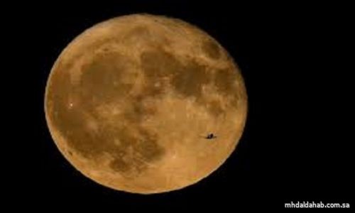 "القمر العملاق" يزيّن سماء السعودية والعالم مساء غد