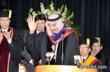 الأمير سلمان يتسلم الدكتوراه الفخرية من جامعة يابانية.. وإنسان آلي يهنّئه بها