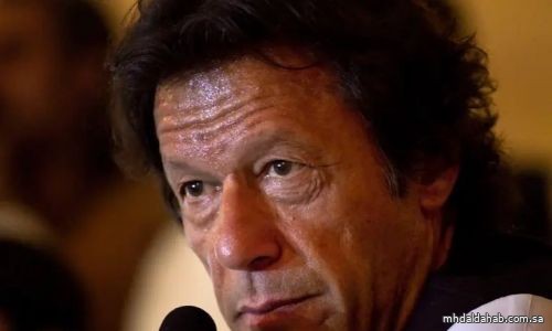 محكمة باكستانية تأمر بإبقاء عمران خان في السجن