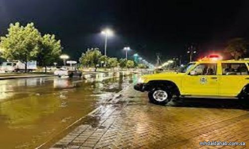 الدفاع المدني يُحذِّر من استمرار فرص هطول الأمطار الرعدية على معظم مناطق السعودية