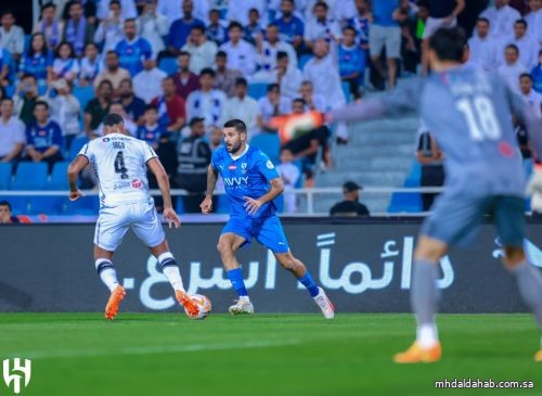 الهلال يتصدر "روشن" بثنائية الشباب