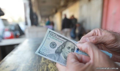 العراق يحظر السحب النقدي والمعاملات بالدولار الأميركي اعتباراً من 1 يناير 2024