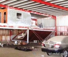 مصرع وإصابة 3 عمال في انهيار سقف معرض سيارات