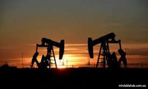 النفط يواصل انخفاضه مع زيادة المخزونات الأمريكية وتراجع مخاوف الطلب