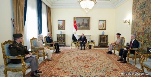 الرئيس المصري يلتقي قائد القيادة المركزية الأمريكية