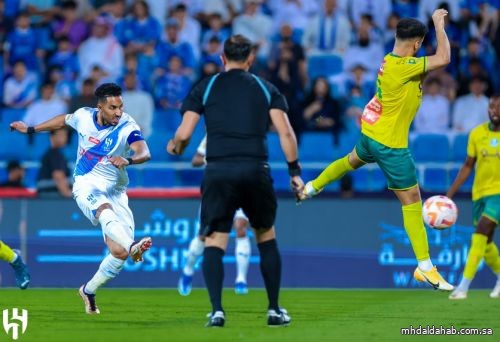 "الهلال" يعبر الخليج ويعزز الصدارة