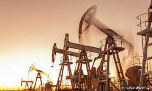 “النفط” يرتفع مع توقعات بخفض الإنتاج