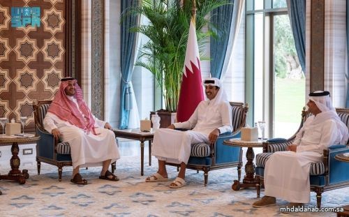 أمير قطر يستقبل الأمير تركي بن محمد ويبحثان العلاقات الثنائية بين البلدين