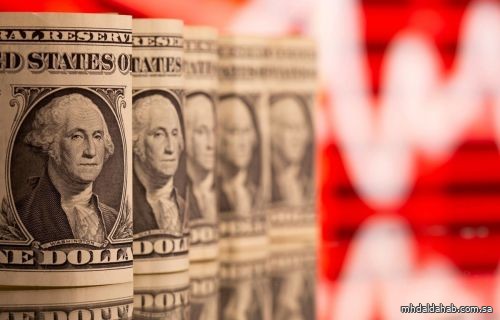 الدولار يتجه نحو تسجيل أسوأ أداء شهري منذ عام