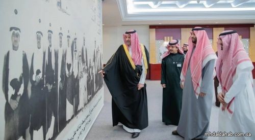 فيصل بن سلمان يزور مكتبة الملك فهد الوطنية بالرياض