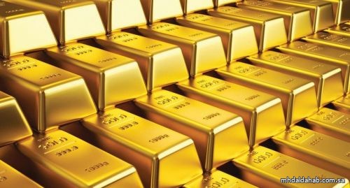 أسعار الذهب تتراجع في بداية تعاملات الأسبوع