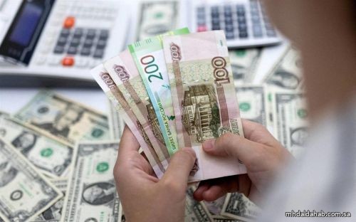 ارتفاع سعر صرف العملات الرئيسة أمام الروبل الروسي في بورصة موسكو