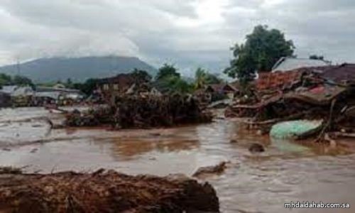 إعصار جديد يضرب إحدى قرى إندونيسيا وتضرر عشرات المنازل