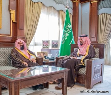 أمير منطقة المدينة المنورة يلتقي رئيس الشؤون الدينية في المسجد الحرام والمسجد النبوي