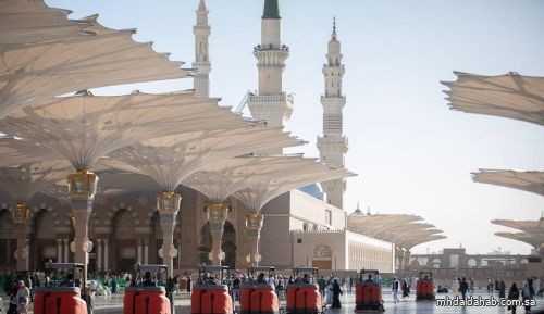 1490 عاملا في برنامج نظافة وتعقيم المسجد النبوي