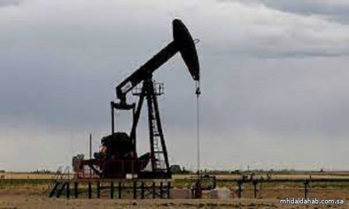 النفط يصعد بفعل توقعات انخفاض الإمدادات ومخاوف جيوسياسية