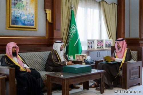 الأمير سلمان بن سلطان يستقبل مدير عام فرع الهيئة العامة للولاية على أموال القاصرين بالمدينة المنورة