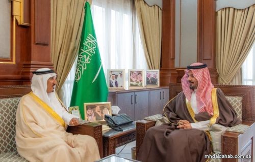 أمير منطقة المدينة المنورة يلتقي الأمين العام المُكلّف لدارة الملك عبد العزيز