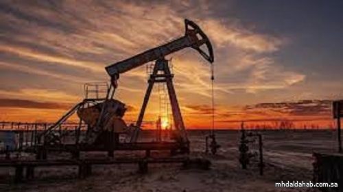 النفط يغلق مرتفعا بسبب مخاطر تتعلق بالإمدادات ويلامس أعلى مستوياته في 2024