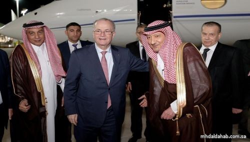 رئيس وزراء فلسطين يصل إلى جدة