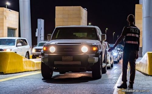عدم السماح بدخول مكة أو البقاء فيها لمن يحمل تأشيرة زيارة بأنواعها كافة