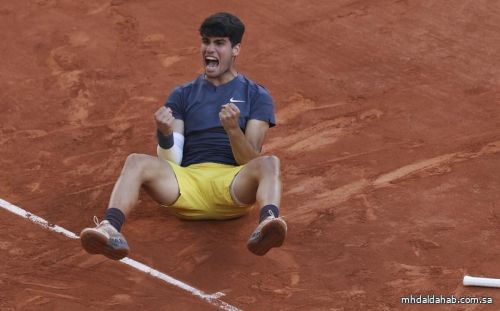 الإسباني ألكاراز يحقق لقبه الأول في فرنسا المفتوحة للتنس