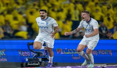 الهلال «العالمي» يقسو على النصر برباعية ويتوج بكأس السوبر السعودي