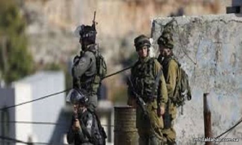 قوات الاحتلال الإسرائيلي تعتقل ثلاثة فلسطينيين من الضفة الغربية