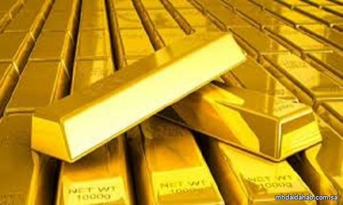 الذهب يهبط بعد اقترابه من أعلى مستوى في 3 أشهر