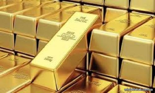 الذهب يسجل أعلى مستوى في 3 أشهر مع ضعف الدولار وعدم وضوح الرسوم