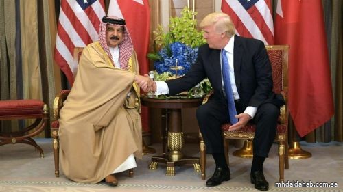 ملك البحرين يجري اتصالًا هاتفيًا مع الرئيس الأمريكي