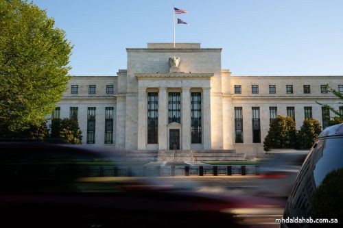 «الفيدرالي الأميركي» يثبت أسعار الفائدة عند نطاق يتراوح بين 4.25% و4.50%
