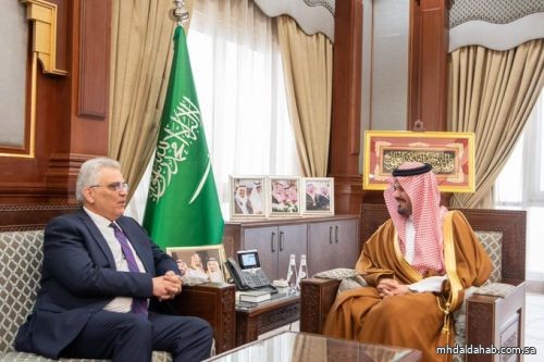 سمو أمير منطقة #المدينة_المنورة #سلمان_بن_سلطان يستقبل السفير فوق العادة المفوض لدولة فلسطين لدى المملكة، الدكتور مازن غنيم