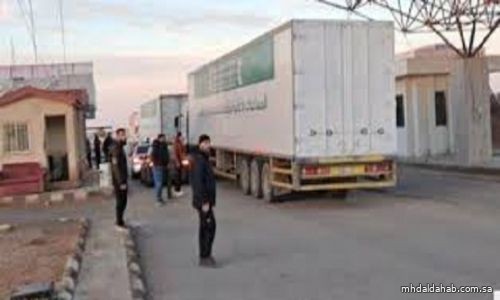 60 شاحنة إغاثية سعودية تعبر إلى سوريا عبر منفذ نصيب