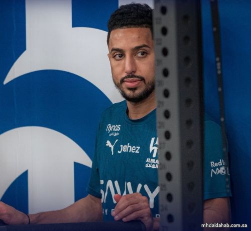 الهلال يعلن غياب سالم الدوسري عن مواجهة الاتفاق بسبب «الإنفلونزا»