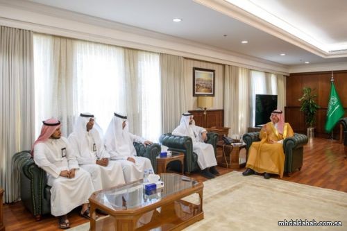 تحت رعاية سمو أمير منطقة #المدينة_المنورة #سلمان_بن_سلطان، وكيل الإمارة عبدالمحسن بن نايف بن حميد،يكرّم  الموظفين الحاصلين على جائزة "الموظف المتميز" بإمارة المنطقة