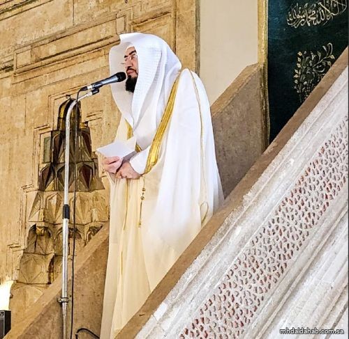 إمام المسجد الحرام د. بندر بليله يلقي خطبة الجمعة في الجامع الكبير في بريشتينا